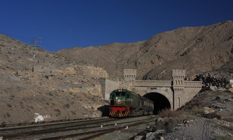 قلعہ عبداللہ کے علاقے شیلا باغ کی سرنگ میں برساتی پانی بھرنے کے باعث کوئٹہ چمن ٹرین سروس 11 روز سے بند ہے